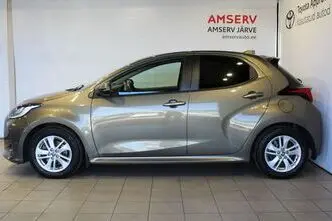 Toyota Yaris, 1.5, 68 kW, гибрид, автомат, передний привод