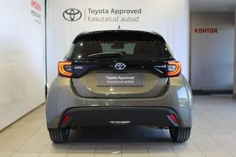 Toyota Yaris, 1.5, 68 kW, гибрид, автомат, передний привод