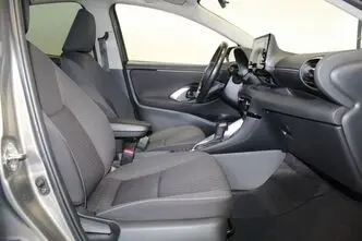 Toyota Yaris, 1.5, 68 kW, гибрид, автомат, передний привод