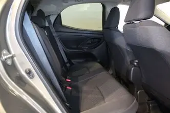Toyota Yaris, 1.5, 68 kW, гибрид, автомат, передний привод