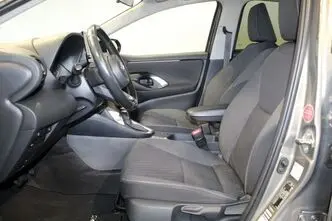 Toyota Yaris, 1.5, 68 kW, гибрид, автомат, передний привод