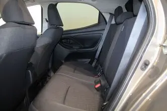 Toyota Yaris, 1.5, 68 kW, гибрид, автомат, передний привод