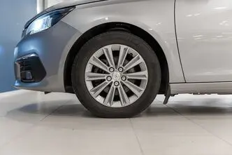 Peugeot 308, 1.2, 96 kW, petrol, automatic, front-wheel drive