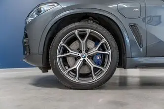 BMW X5, 3.0, 290 kW, гибрид, автомат, полный привод