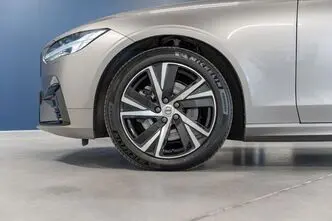 Volvo S90, 2.0, 173 kW, гибрид, автомат, полный привод