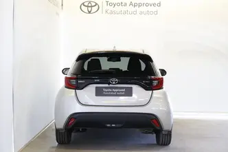Toyota Yaris, 1.5, 68 kW, hybrid, automatic, front-wheel drive