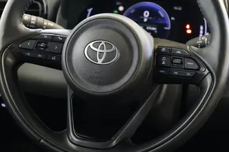 Toyota Yaris, 1.5, 68 kW, hybrid, automatic, front-wheel drive