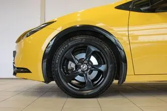 Toyota Prius, 2.0, 111 kW, подключаемый гибрид, автомат, передний привод