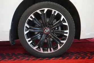 Toyota Corolla, 1.8, 72 kW, hybrid, automatic, front-wheel drive