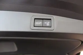 Toyota Corolla, 1.8, 72 kW, hybrid, automatic, front-wheel drive