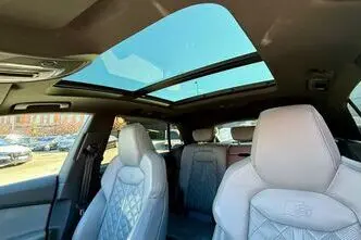Audi SQ8, petrol, automatic, four-wheel drive