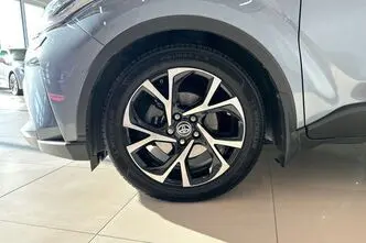 Toyota C-HR, 1.8, 72 kW, hybrid, automatic, front-wheel drive