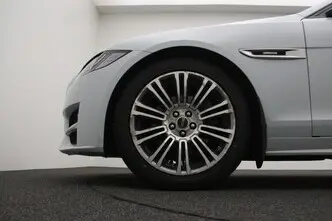 Jaguar XF, 2.0, 177 kW, diesel, automatic, four-wheel drive