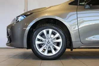 Toyota Corolla, 1.8, 72 kW, гибрид, автомат, передний привод
