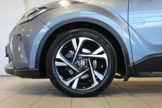 Toyota C-HR, 1.8, 72 kW, гибрид, автомат, передний привод