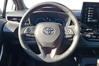 Toyota Corolla, 1.8, 72 kW, hybrid, automatic, front-wheel drive