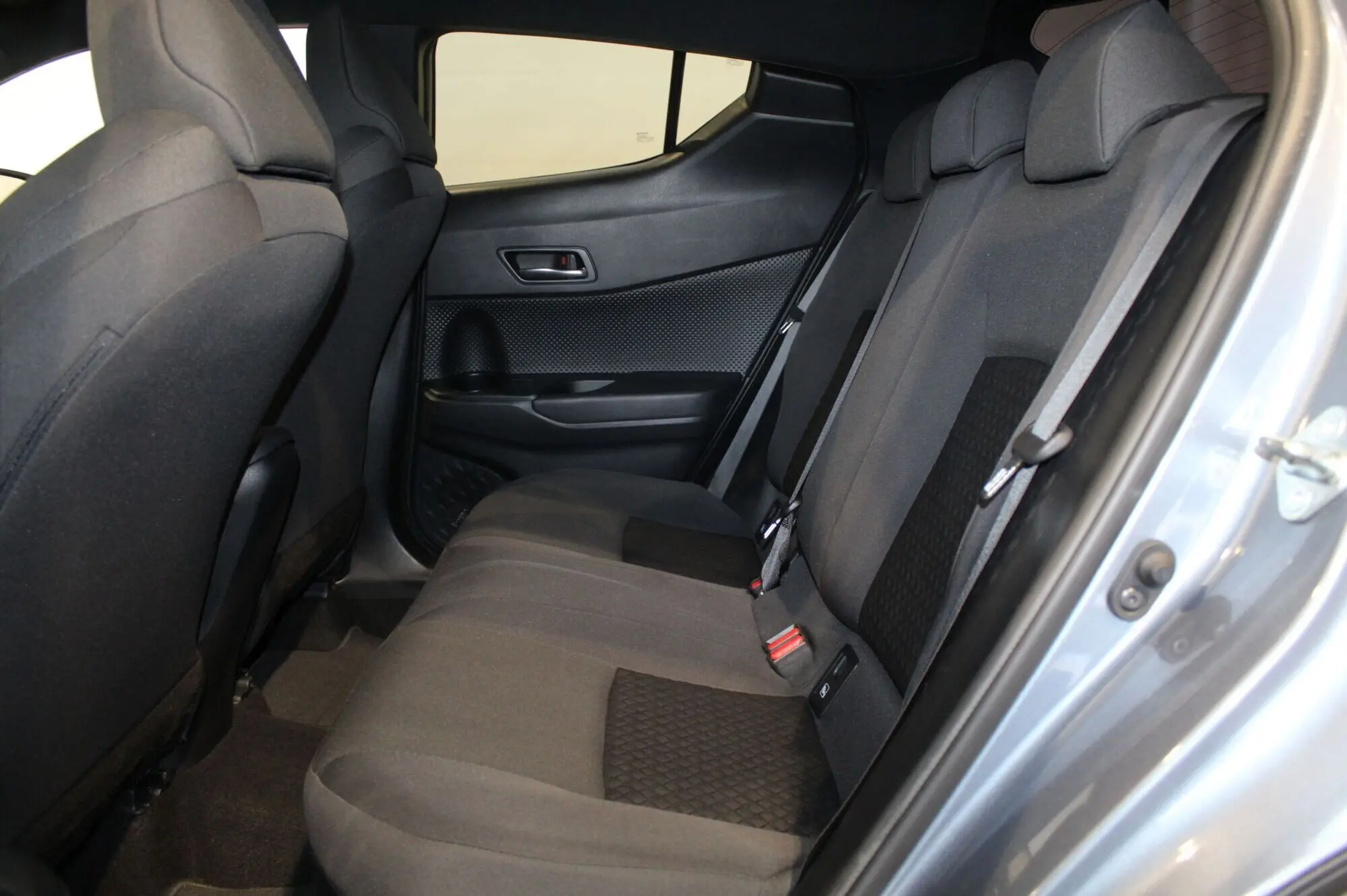 Toyota C-HR, 1.8, 72 kW, hybrid, automatic, front-wheel drive