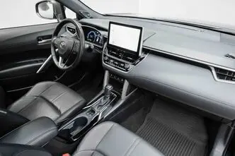 Toyota Corolla, 2.0, 112 kW, гибрид, автомат, полный привод