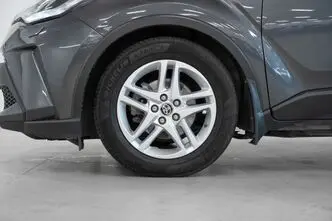 Toyota C-HR, 1.8, 72 kW, pistikhübriid, automaat, esivedu