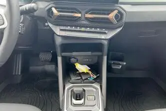Dacia Duster, 1.6, 104 kW, гибрид, автомат, передний привод
