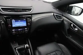 Nissan Qashqai, 1.2, 85 kW, бензин, механическая, передний привод