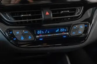 Toyota C-HR, 1.8, 72 kW, pistikhübriid, automaat, esivedu