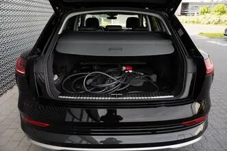 Audi e-tron, 300 kW, elekter, automaat, nelikvedu
