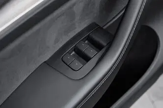 Tesla Model Y, 378 kW, elekter, automaat, nelikvedu