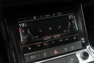 Audi e-tron, 300 kW, elekter, automaat, nelikvedu