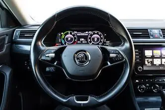 Škoda Superb, 1.4, 160 kW, подключаемый гибрид, автомат, передний привод