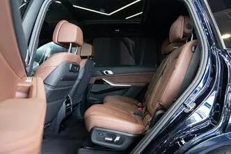 BMW X7, 3.0, 250 kW, petrol, automatic, four-wheel drive