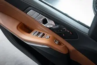 BMW X7, 3.0, 250 kW, hybrid, automatic, four-wheel drive
