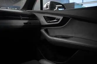 Audi SQ7, 4.0, 320 kW, дизель, автомат, полный привод