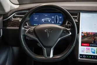 Tesla Model S, 158 kW, electric, automatic, four-wheel drive