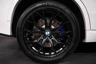 BMW X5, 3.0, 210 kW, hybrid, automatic, four-wheel drive