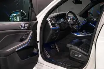 BMW X5, 3.0, 210 kW, hybrid, automatic, four-wheel drive