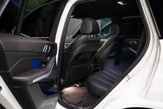 BMW X5, 3.0, 210 kW, hybrid, automatic, four-wheel drive