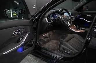 BMW 330, 190 kW, petrol, automatic, four-wheel drive