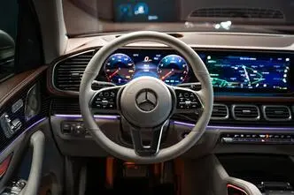 Mercedes-Benz GLS 600, 4.0, 410 kW, hybrid, automatic, four-wheel drive