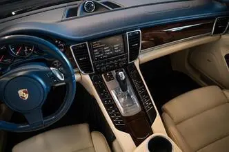 Porsche Panamera, 4.8, 368 kW, petrol, automatic, four-wheel drive