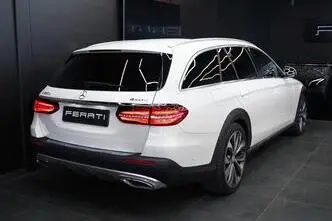 Mercedes-Benz E 220, 2.0, 143 kW, diesel, automatic, four-wheel drive