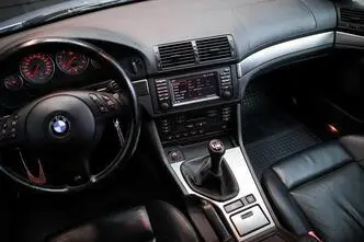 BMW M5, 4.9, 294 kW, bensiin, manuaal, tagavedu