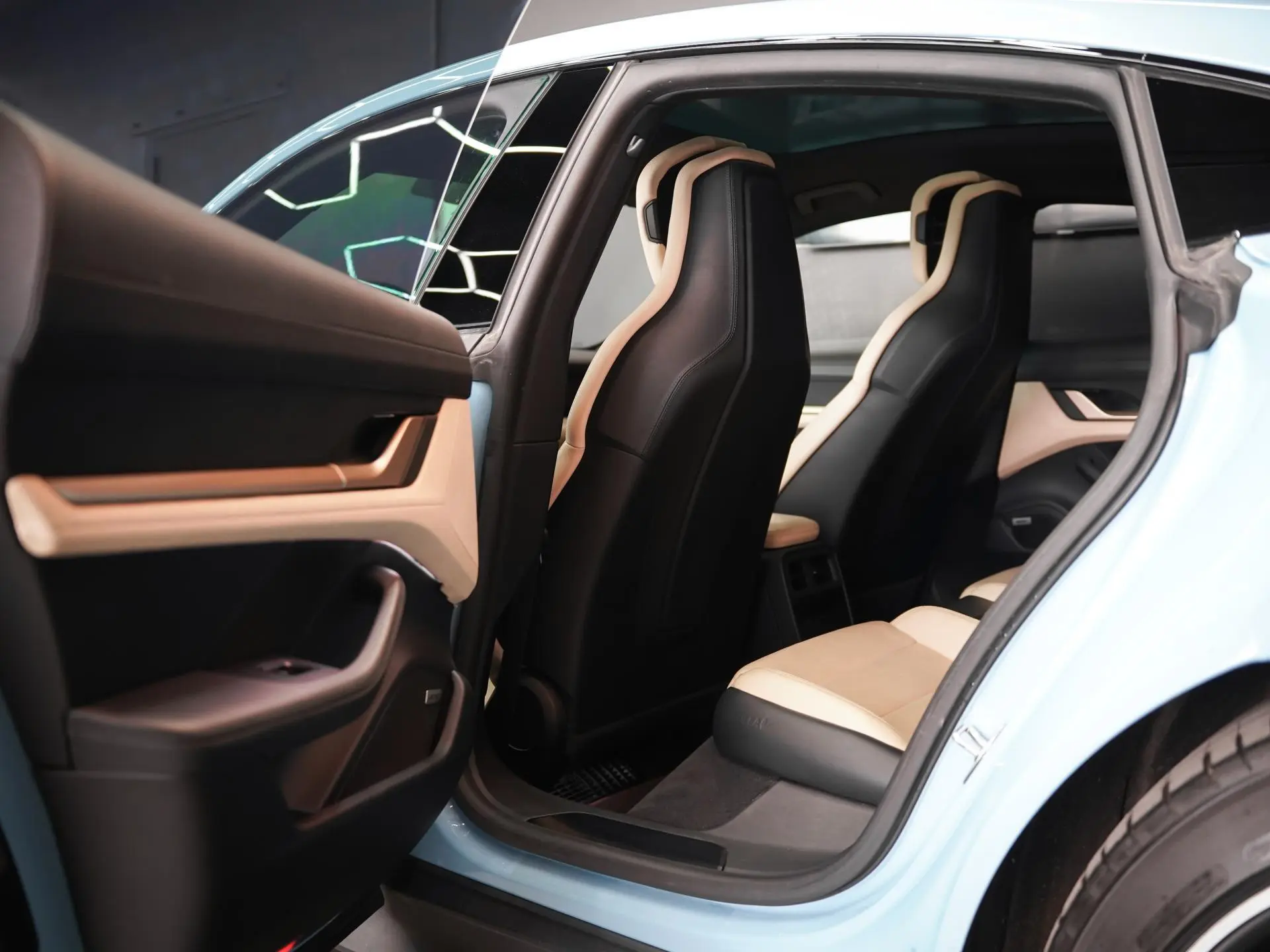 Porsche Taycan, 140 kW, электричество, автомат, полный привод
