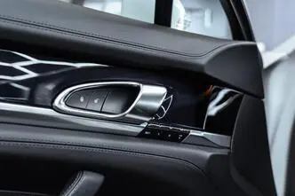 Porsche Panamera, 4.8, 316 kW, petrol, automatic, four-wheel drive