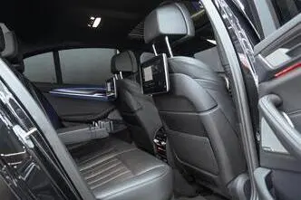 BMW M550, 4.4, 390 kW, petrol, automatic, four-wheel drive