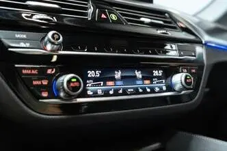 BMW M550, 4.4, 390 kW, petrol, automatic, four-wheel drive