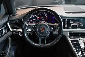 Porsche Panamera, 3.0, 243 kW, petrol, automatic, four-wheel drive