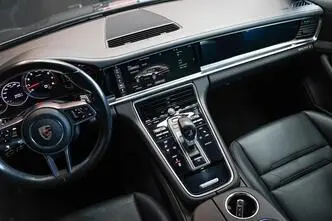 Porsche Panamera, 3.0, 243 kW, petrol, automatic, four-wheel drive