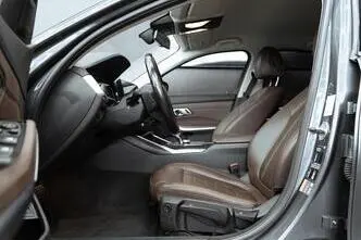 BMW 330, 2.0, 135 kW, plug-in hybrid, automatic, rear-wheel drive