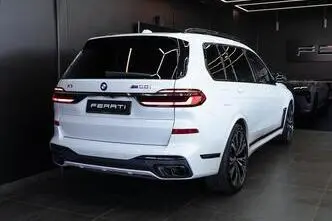 BMW X7 M60, 4.4, 390 kW, гибрид, автомат, полный привод